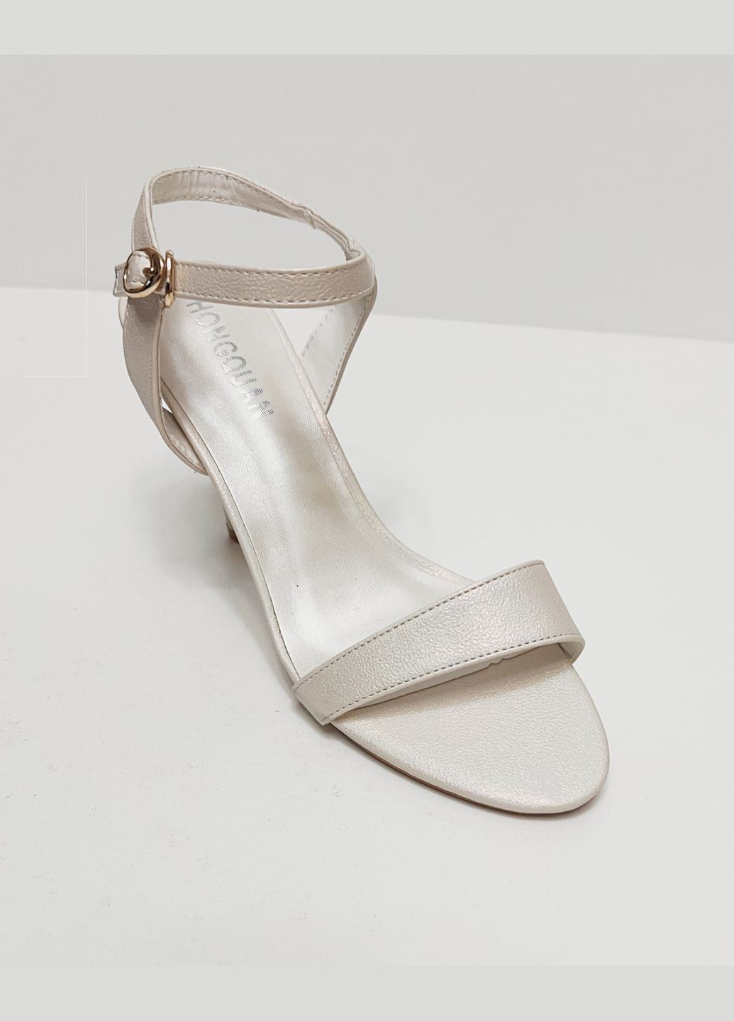 Светло-бежевые женские босоножки перламутр шпилька Hongquan с ремешком