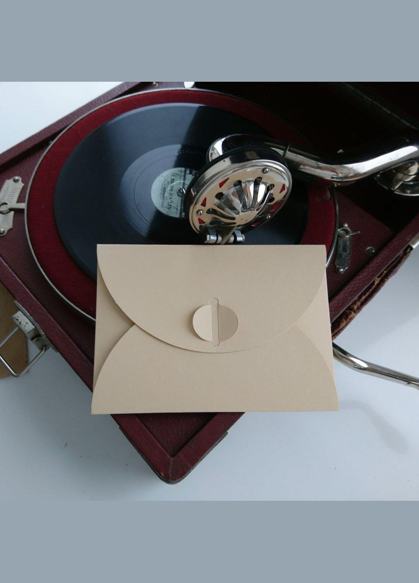 Подарочный конверт 110х155 мм из цветного дизайнерского картона. No Brand (365726333)