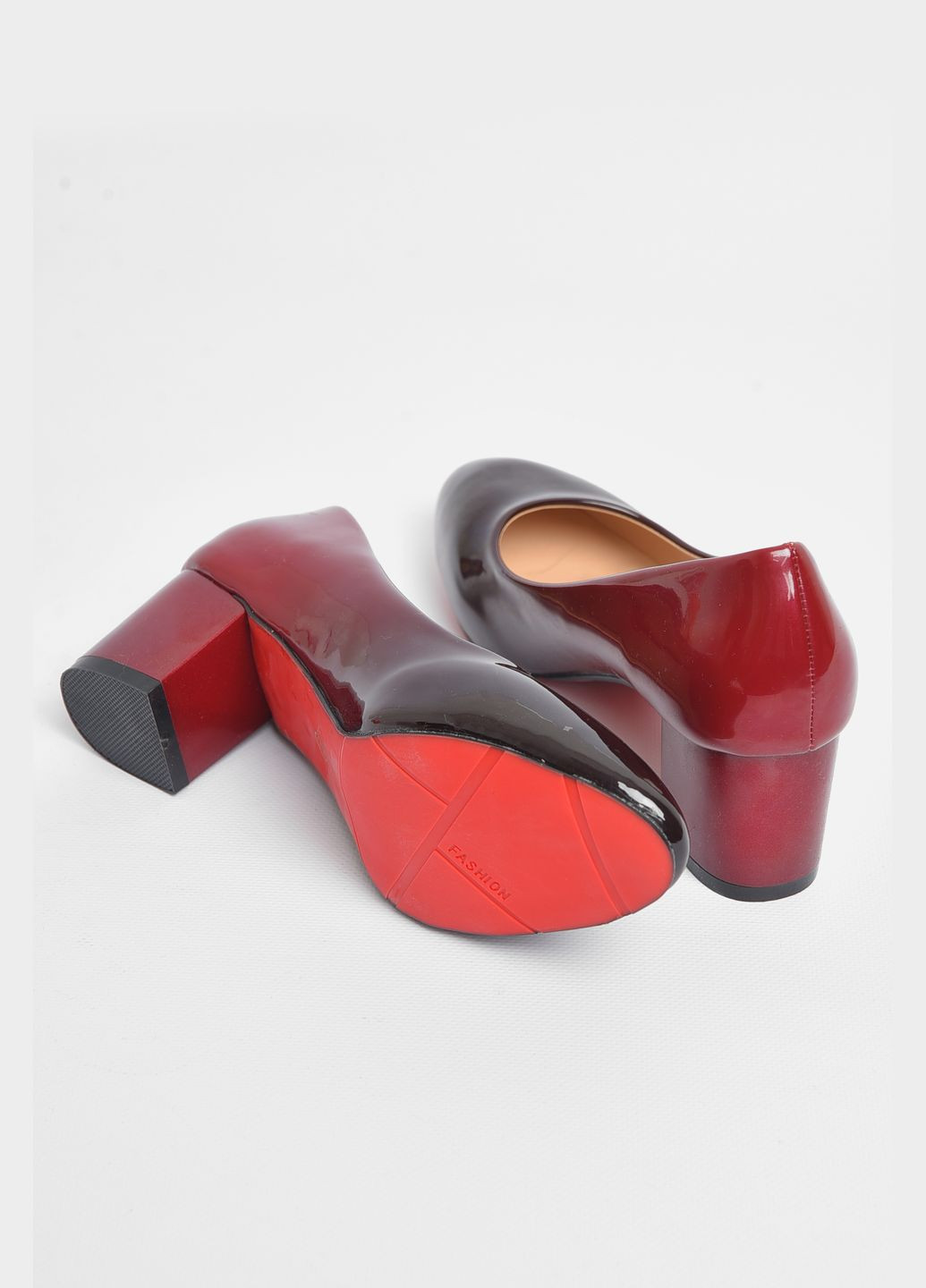 Туфли женские бордового цвета Let's Shop на среднем каблуке