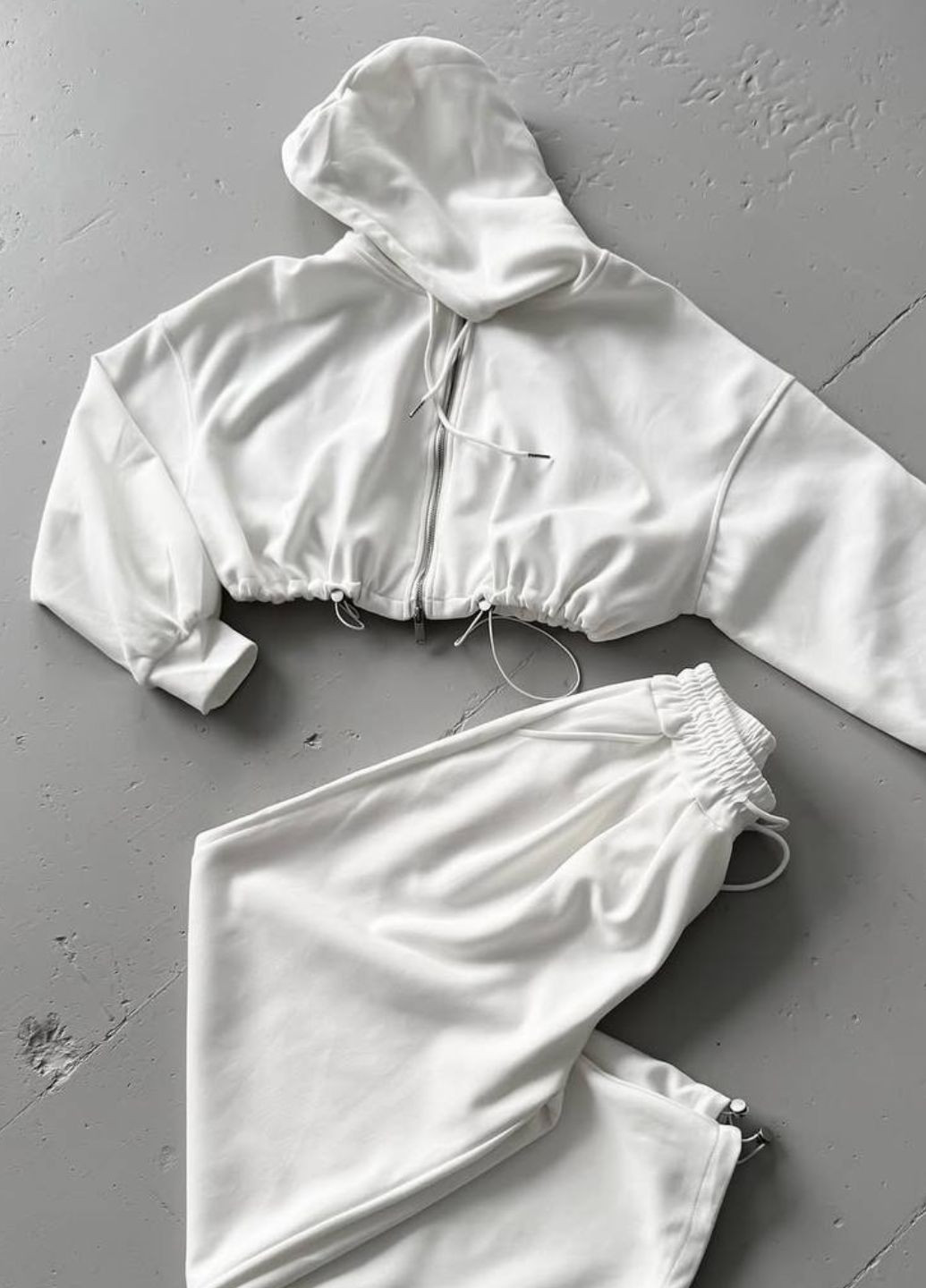 Базовий повсякденний оверсайз костюм двійка: вкорочений худі на блискавці + штани Tik-Tak (360899282)