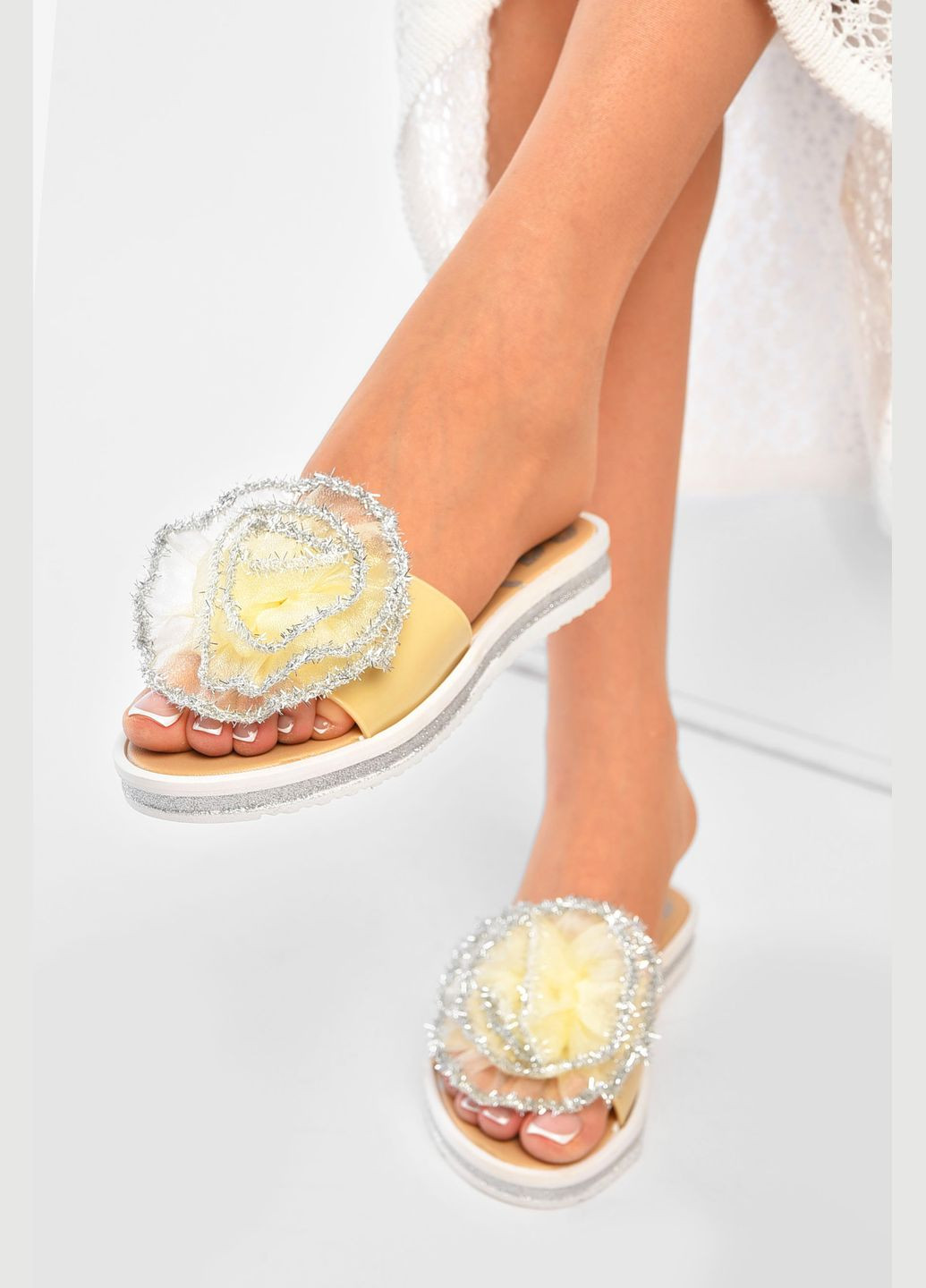 Шльопанці жіночі силіконові бежевого кольору Let's Shop (338794130)