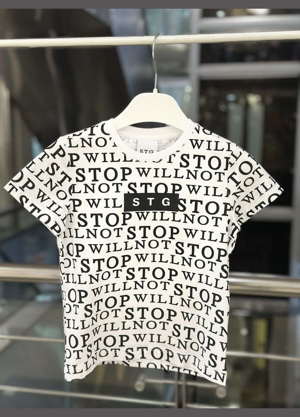 Чорно-біла літня футболка для хлопця stg246 біла в написи 24 98 см Street Gang