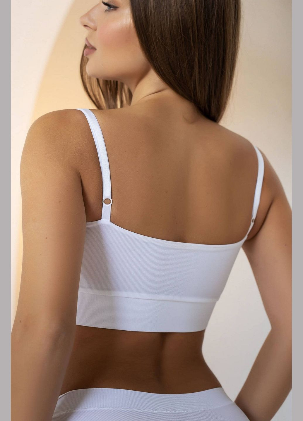 Белый топ бра-топ в рубчик TOTALFIT без косточек