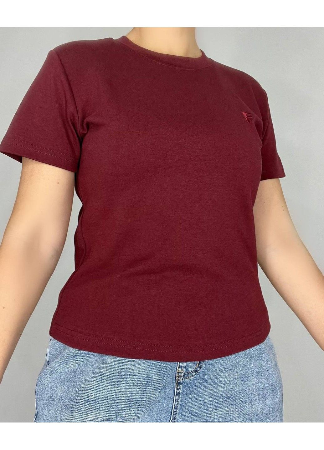 Футболка жіноча A-N 25197 вишивка літера F однотонна базова середня довжина one size No Brand - (321629874)