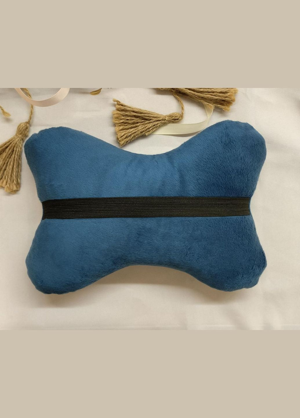 Подушка подголовник с вышивкой Трезубец 27*20см синий Kuzka No Brand (325481969)