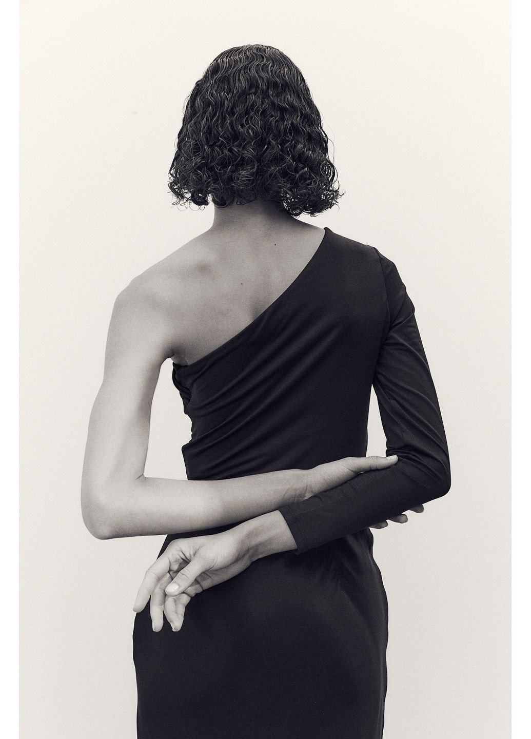 Чорна блуза на одне плече H&M