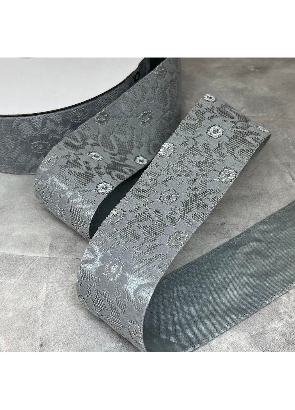 Стрічка мереживна, 4 см - Квітка, колір сірий, метр No Brand (309045091)