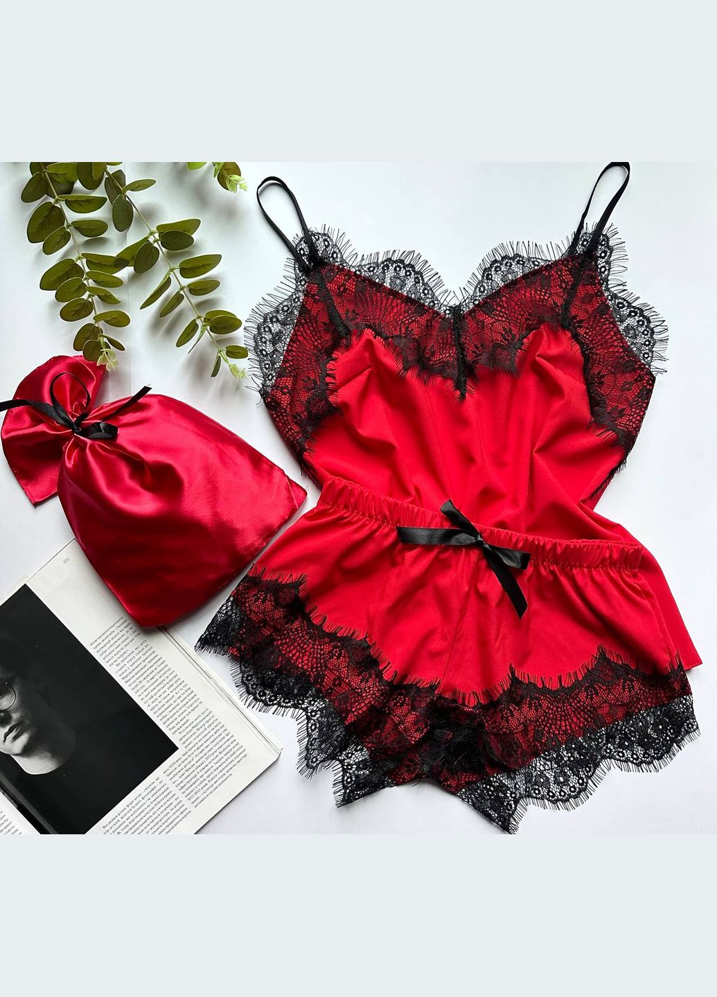 Червона всесезон піжама з мереживом, комплект на подарунок майка + шорти Exclusive