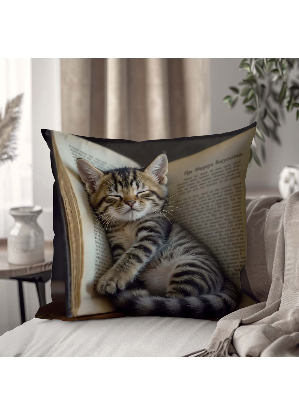 Декоративная подушка "Кот в книге" 35 х 35 см 13230 WONKEY (364288385)