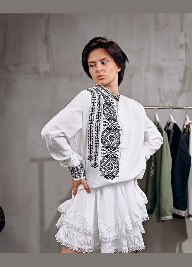 Жіноча вишиванка чорна strips No Brand - (346392805)