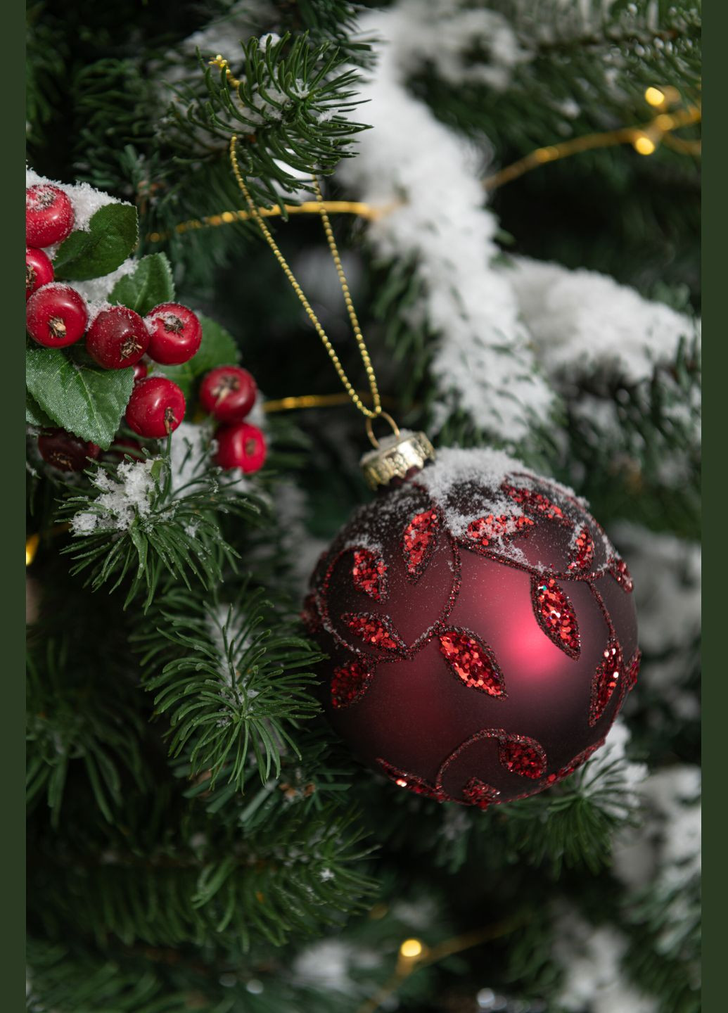 Ялинкові скляні кулі червоного кольору з листочками набір із 6 куль діаметр 8 см Бельгія (17421) J-Line (305394803)