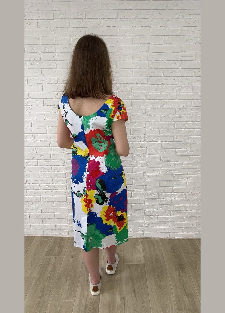 Белое повседневный, кэжуал белое хлопковое коттоновое летнее женское платье-футляр миди с рисунком краски футляр, платье-футболка No Brand с рисунком