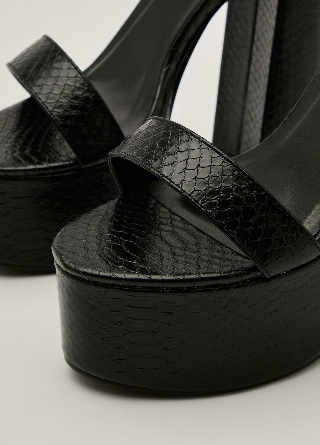 Лиловые босоножки на платформе Nasty Gal с ремешком