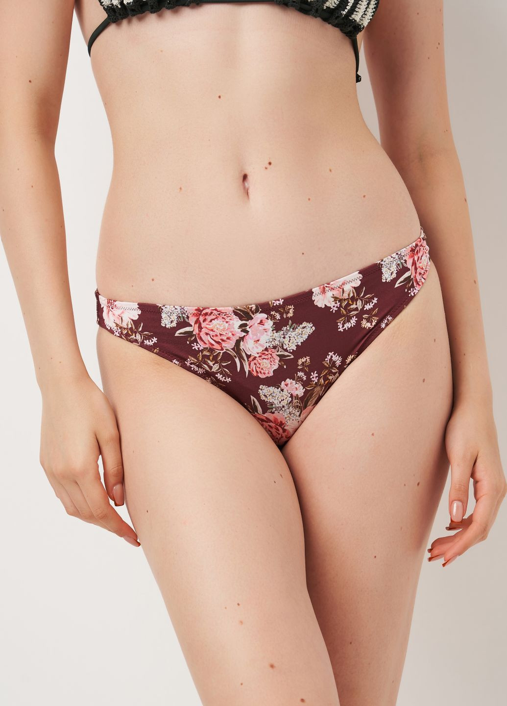 Коричневые купальные трусики-плавки однотонные H&M