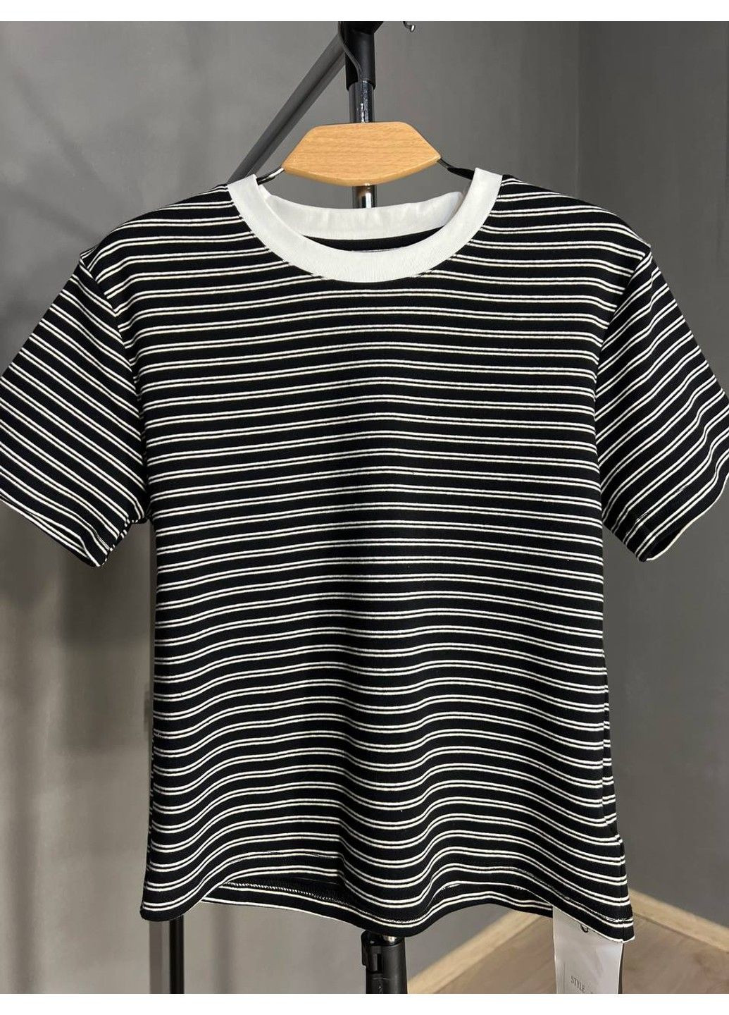 Футболка жіноча A-N 25189 в смужку базова модель середня довжина one size No Brand - (322563577)