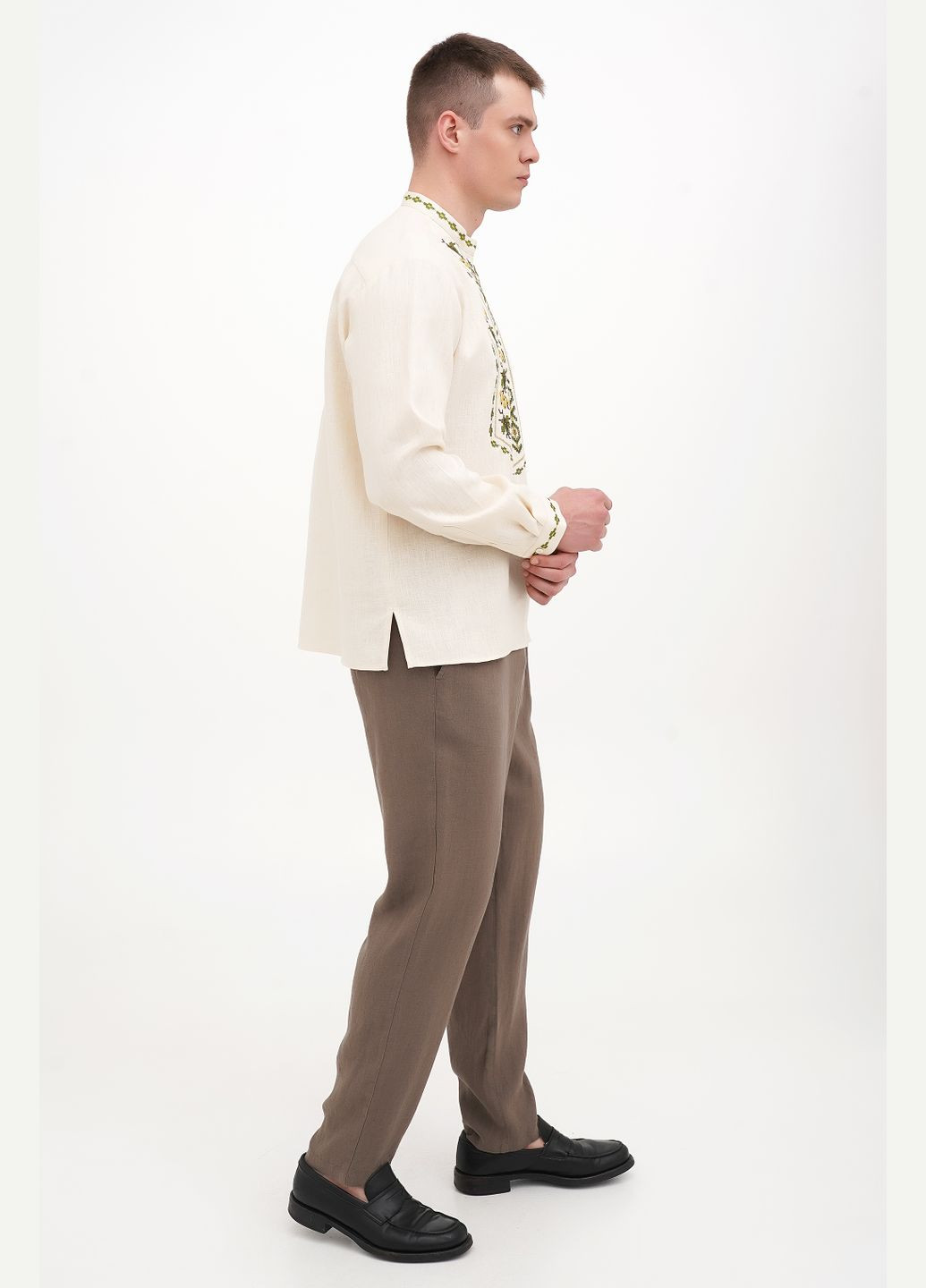 Бежева чоловіча вишиванка з рослинним орнаментом та калиною на ґудзику марко., р., код 9458/52/101 ГАЛЕРЕЯ ЛЬОНУ льон (333164747)