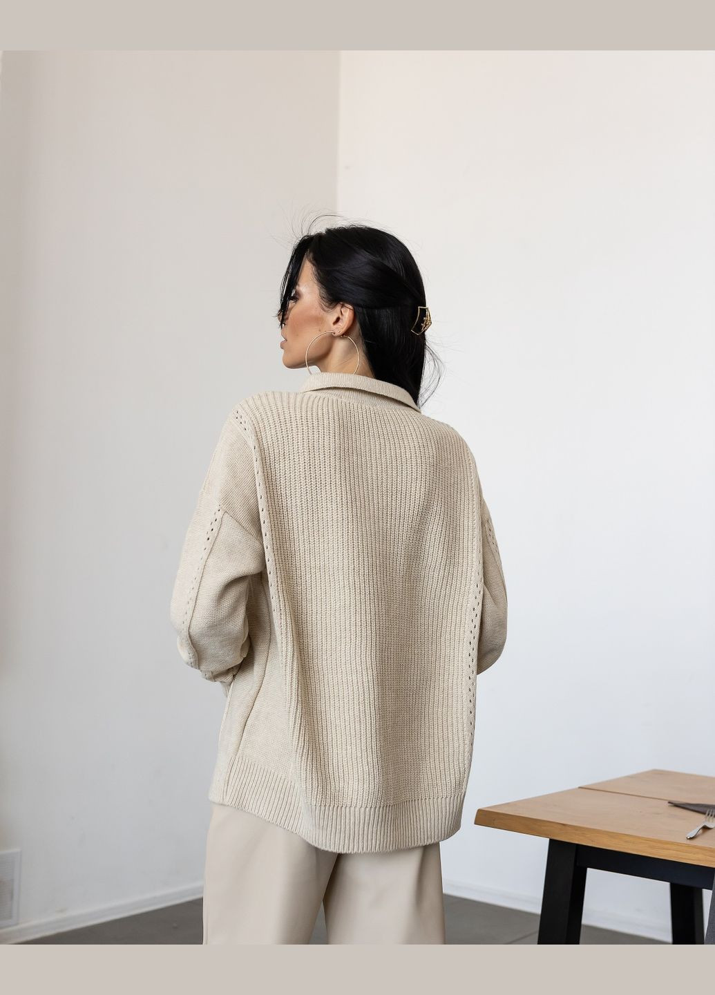 Светло-бежевый демисезонный свитер Larionoff