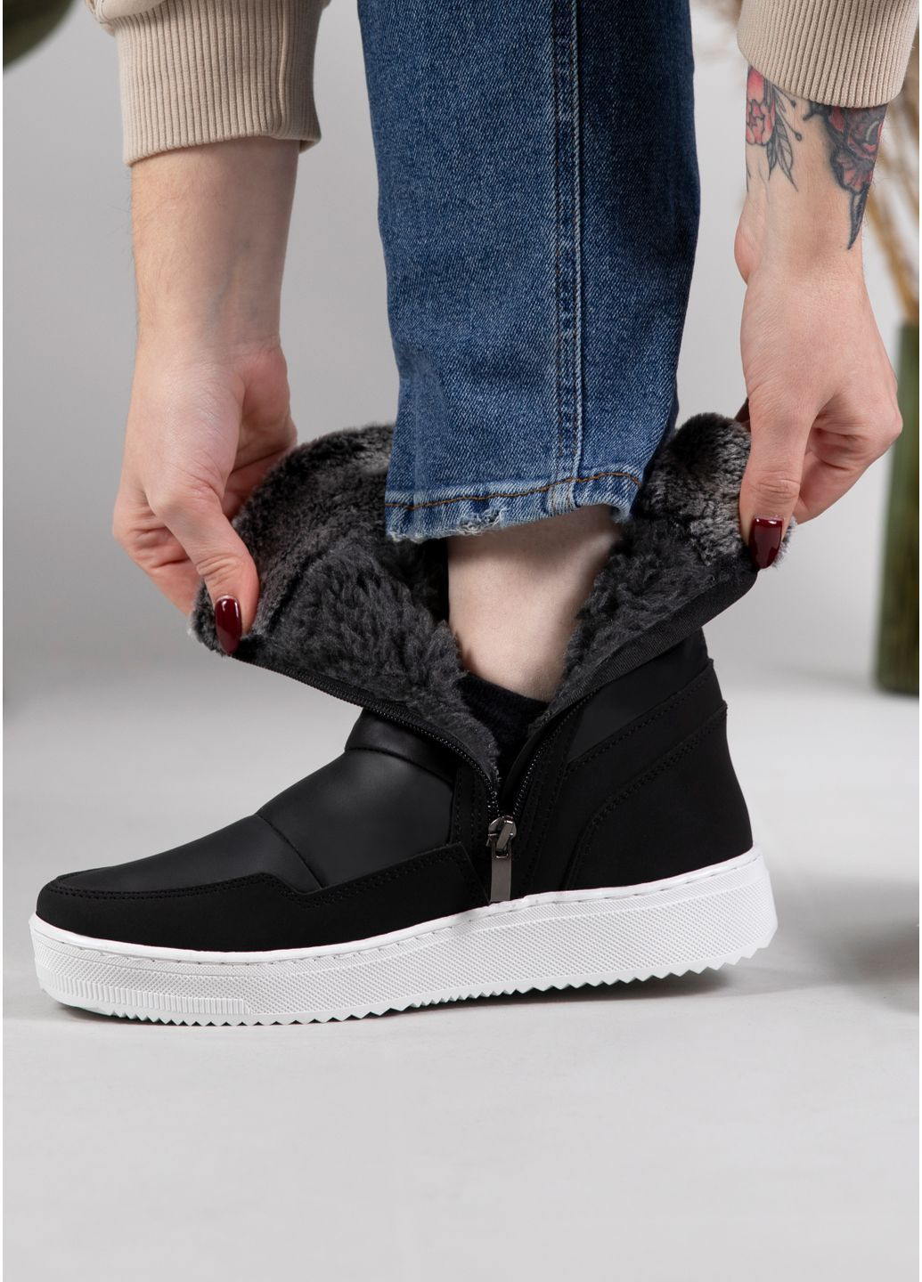 Черные дутики женские с мехом высокие черные (4101) Kindzer на молнии