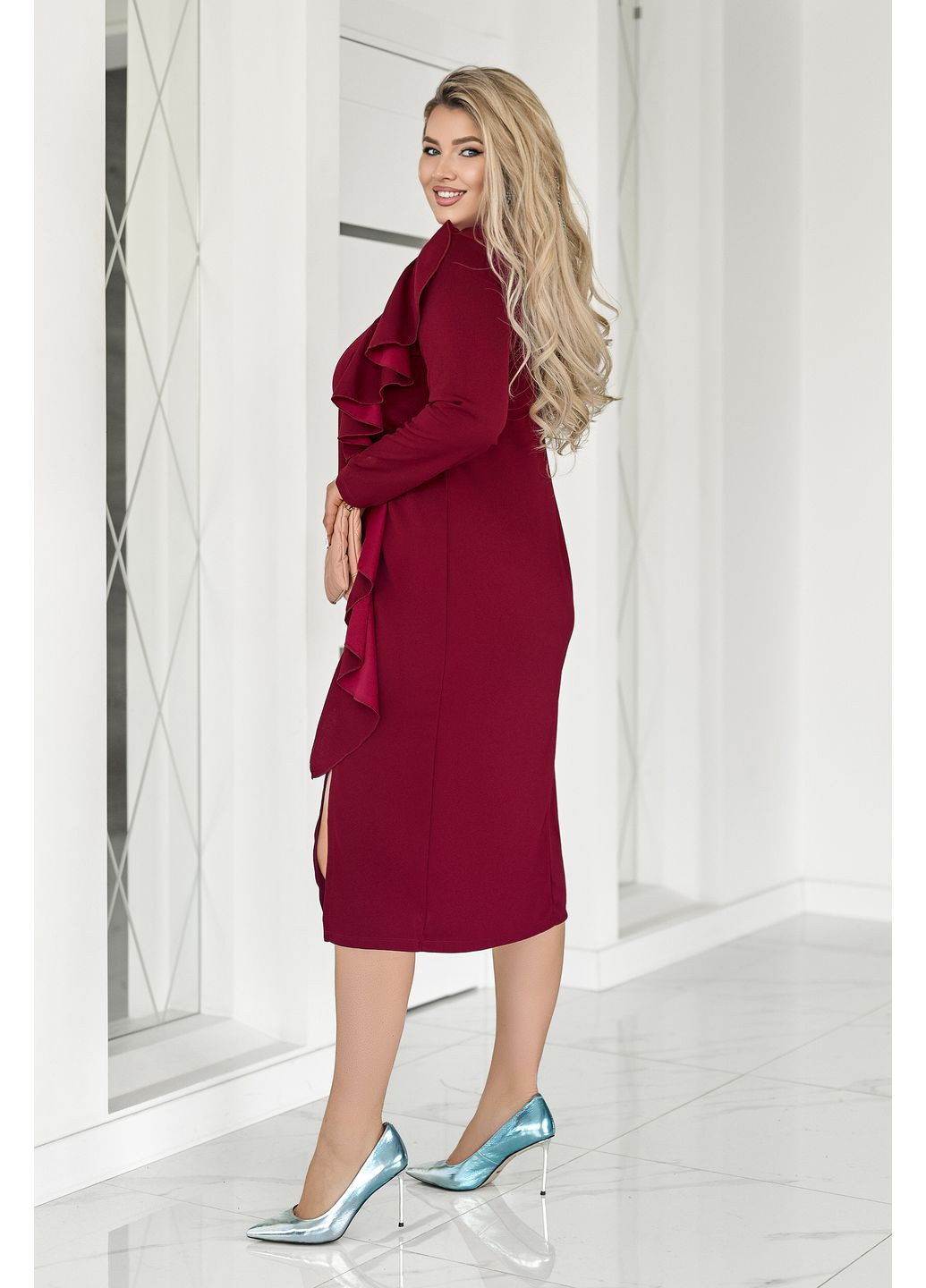 Бордова вечірня приталене плаття міді з воланом Fashion Girl
