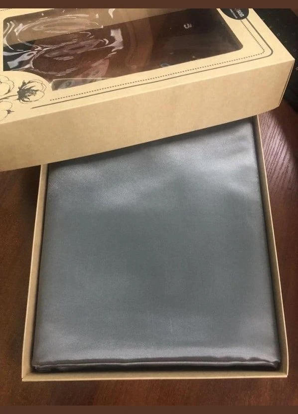 Атласное постельное белье Евро 200 x 220 (14140302) с простыней на резинке No Brand (316531971)