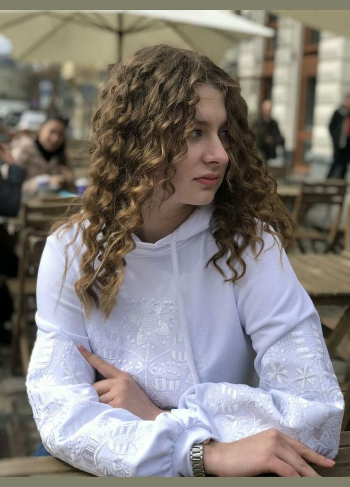 Білий худі жіноче з вишивкою біле mk0504-1 Modna KAZKA (336933670)