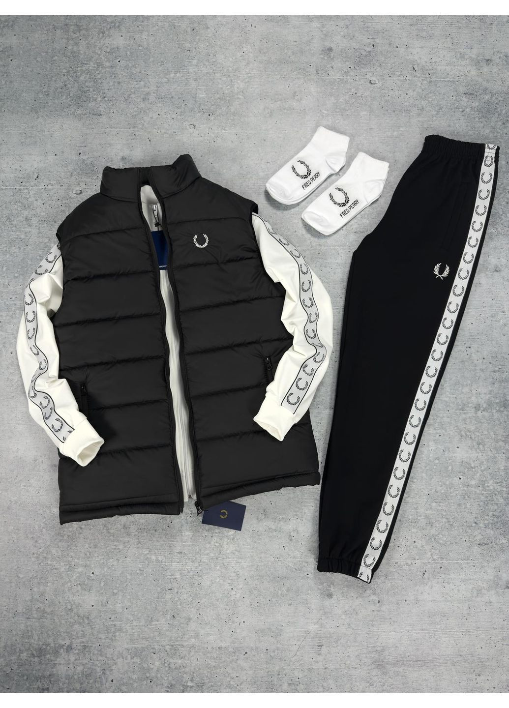 Набір Fred Perry: жилет-кофта-штани 2 пари шкарпеток у подарунок! No Brand (359368328)