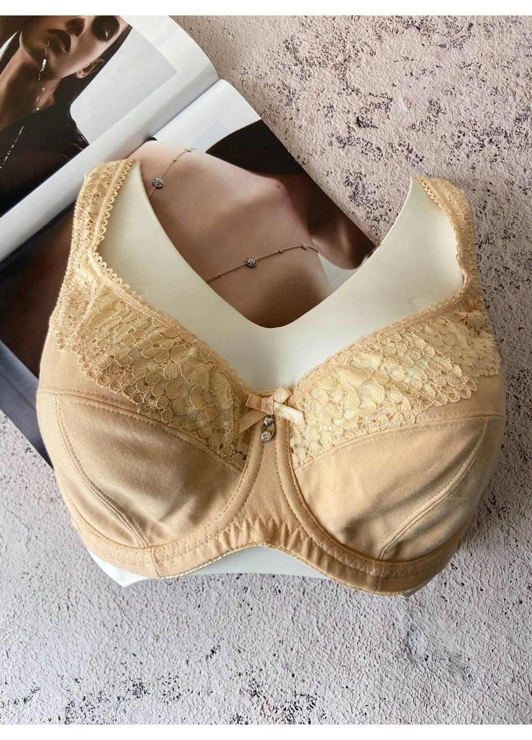 Бежевый бюстгальтер без поролона для груди больших размеров бежевый Lanny Mode