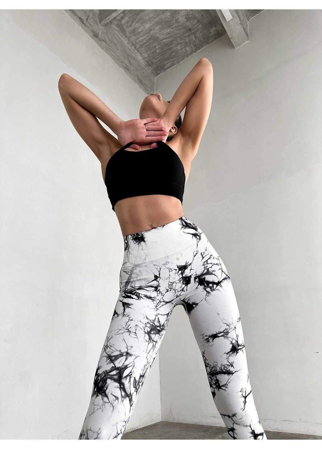 Черно-белые женские спортивные леггинсы лосины бесшовные с пуш-ап (push-up) и v-образным поясом, storm, (бело-черный) FITCRUSH
