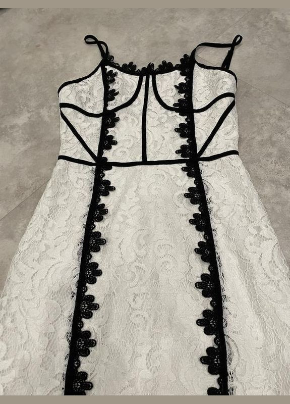 Білий сукня міні з констанис мереживом PrettyLittleThing