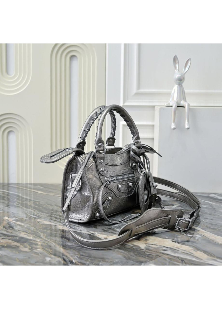 Жіноча сумка 10636 маленька з двома ручками в заклепках з дзеркалом-серцем No Brand (366871917)