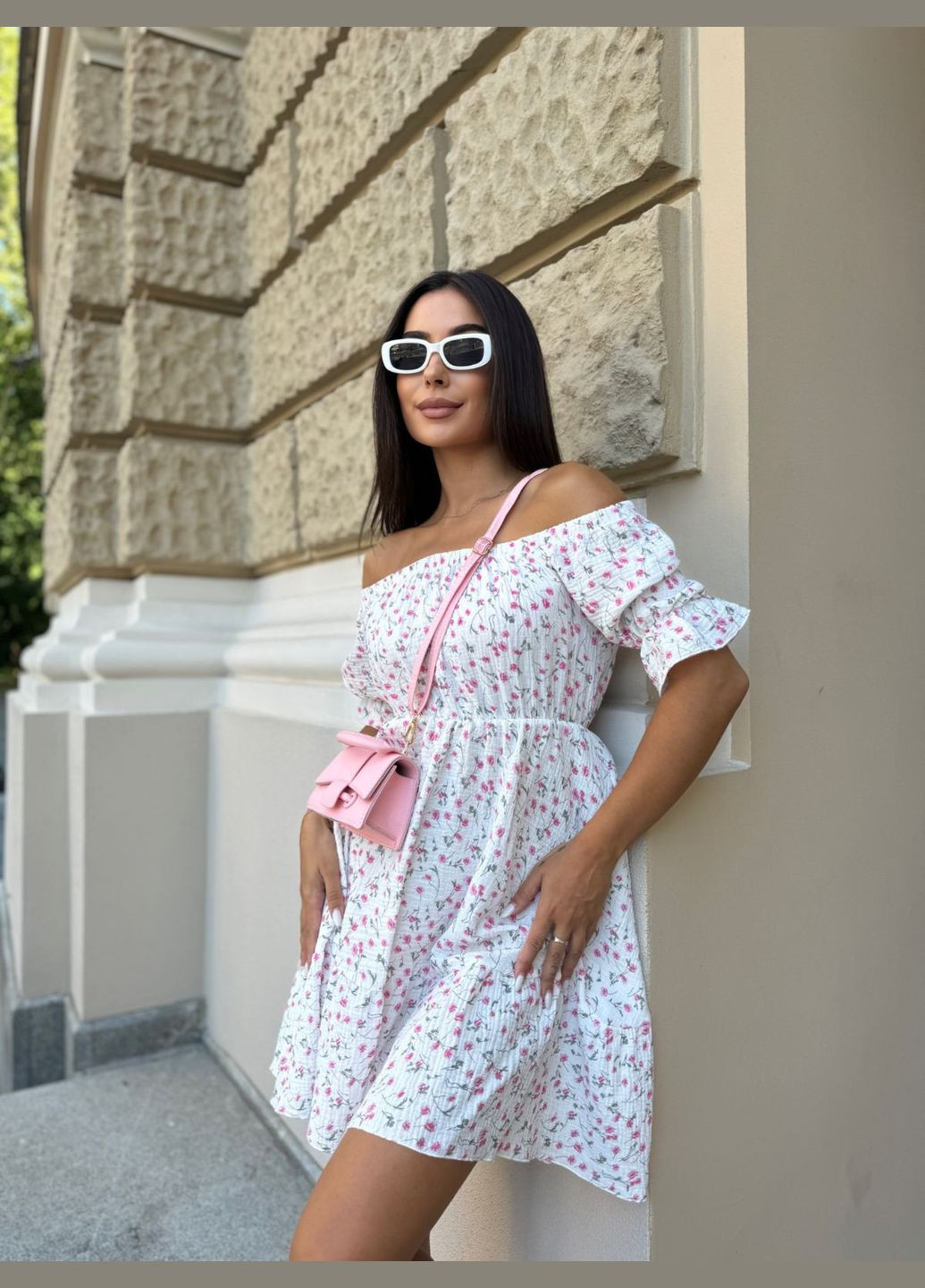 Белое муслиновое платье с пышной юбкой белое с розовыми цветками. You Best