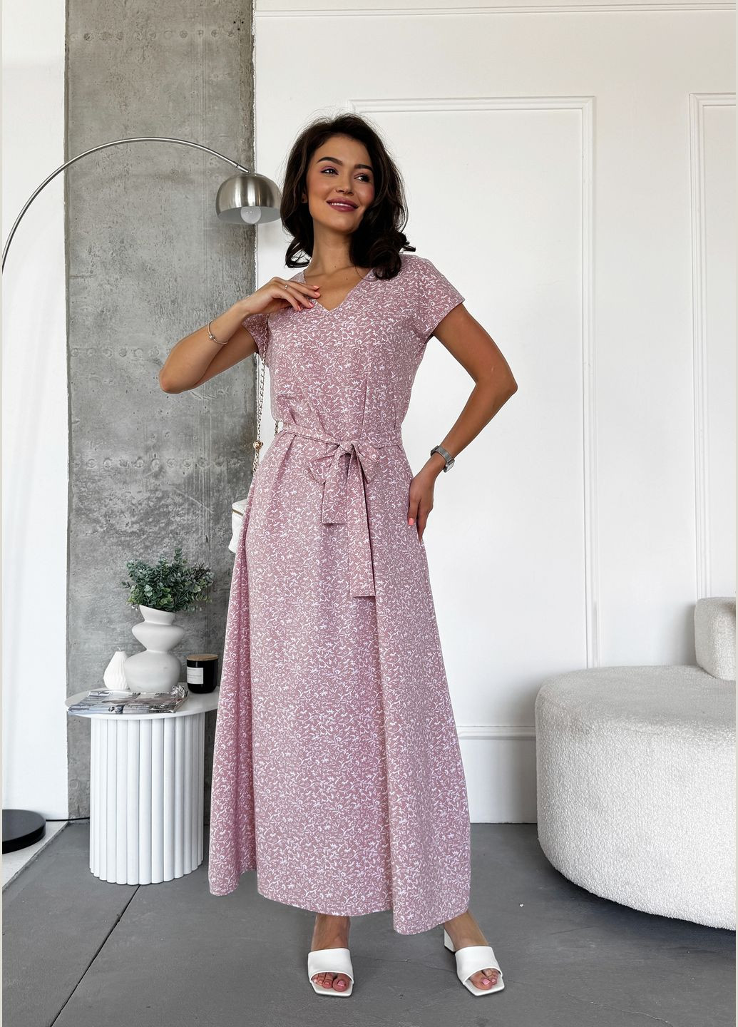 Пудровое повседневный, коктейльное, джинсовое, кэжуал платье в стиле а с нежным рисунком а-силуэт INNOE с цветочным принтом