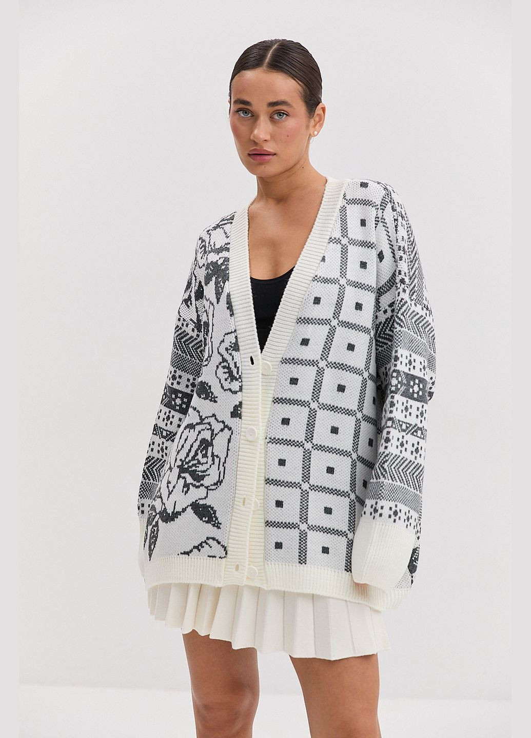 Жіночий в'язаний оверсайз кардиган з квітковими і геометричними візерунками Arjen (316301674)