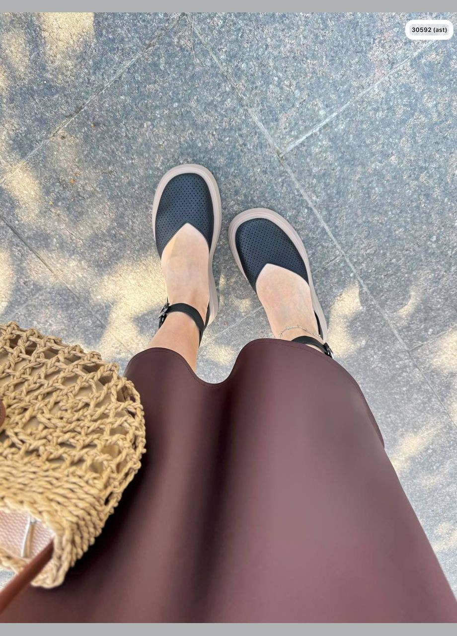 Жіночі стильні закриті босоніжки на платформі з перфорацією чорна шкіра No Brand (332988373)