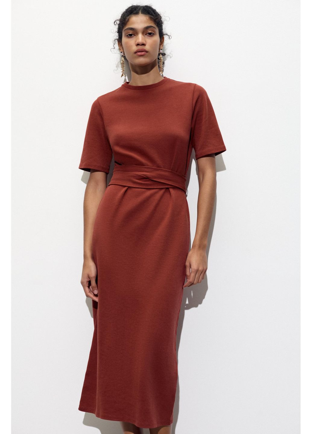 Бордовое вареное интерлочное платье с пояском Zara