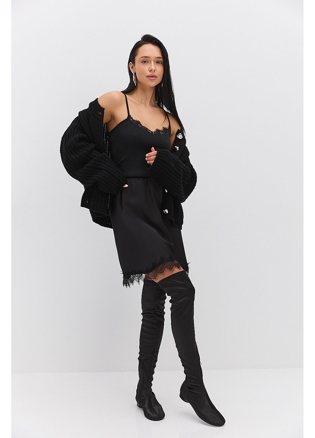 Черная атласная юбка мини с кружевом внизу Arjen