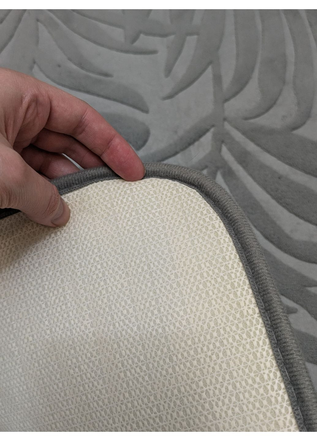 Килимок ванний 50х80см сірий "Листя" No Brand (360900796)