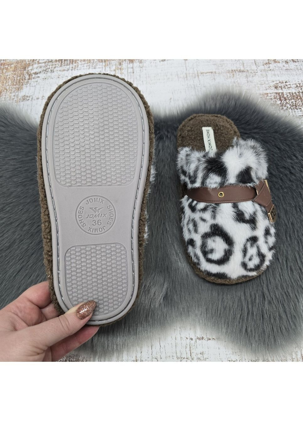 Белые тапочки женские меховые белые с леопардовым принтом с закрытым носком Jomix