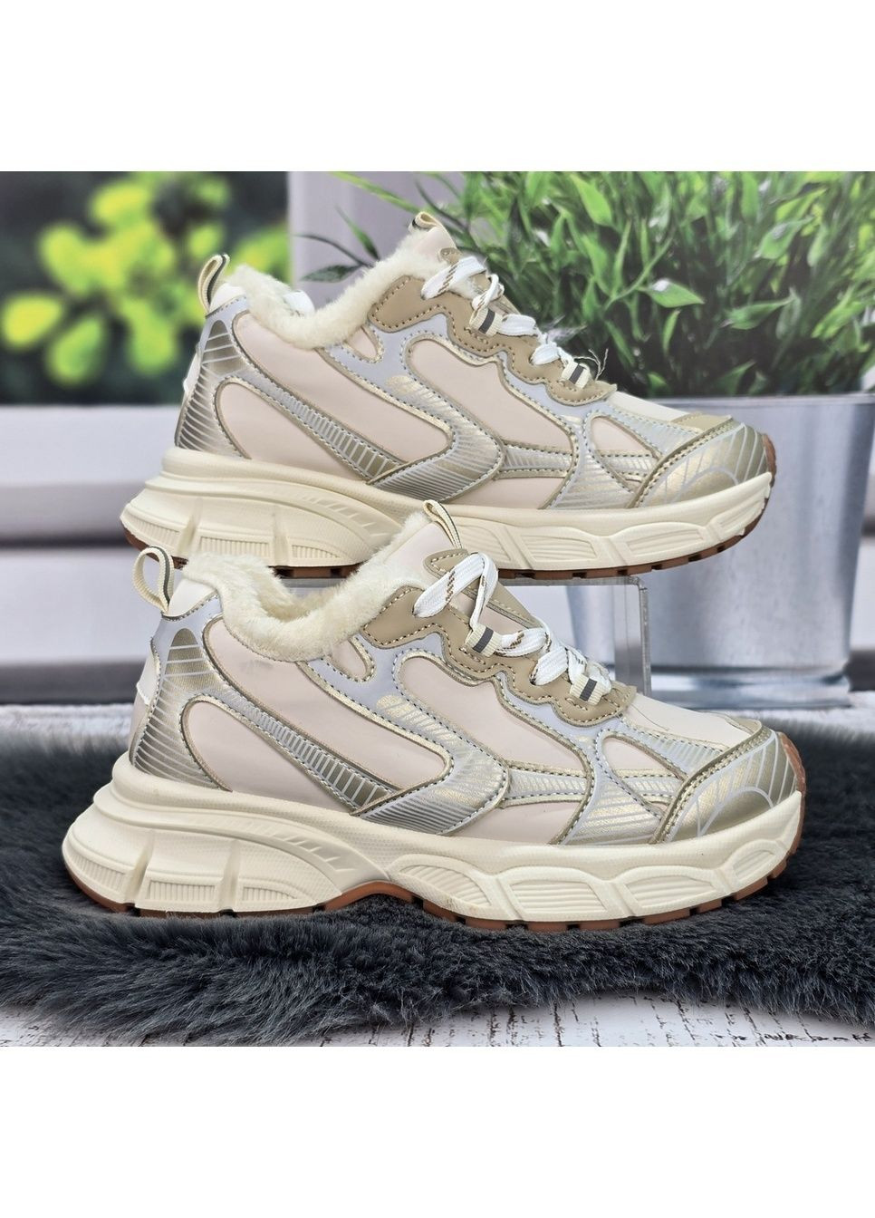 Зимние ботинки женские зимние violeta бежевые с искусственным мехом на платформе Fashion из искусственной кожи