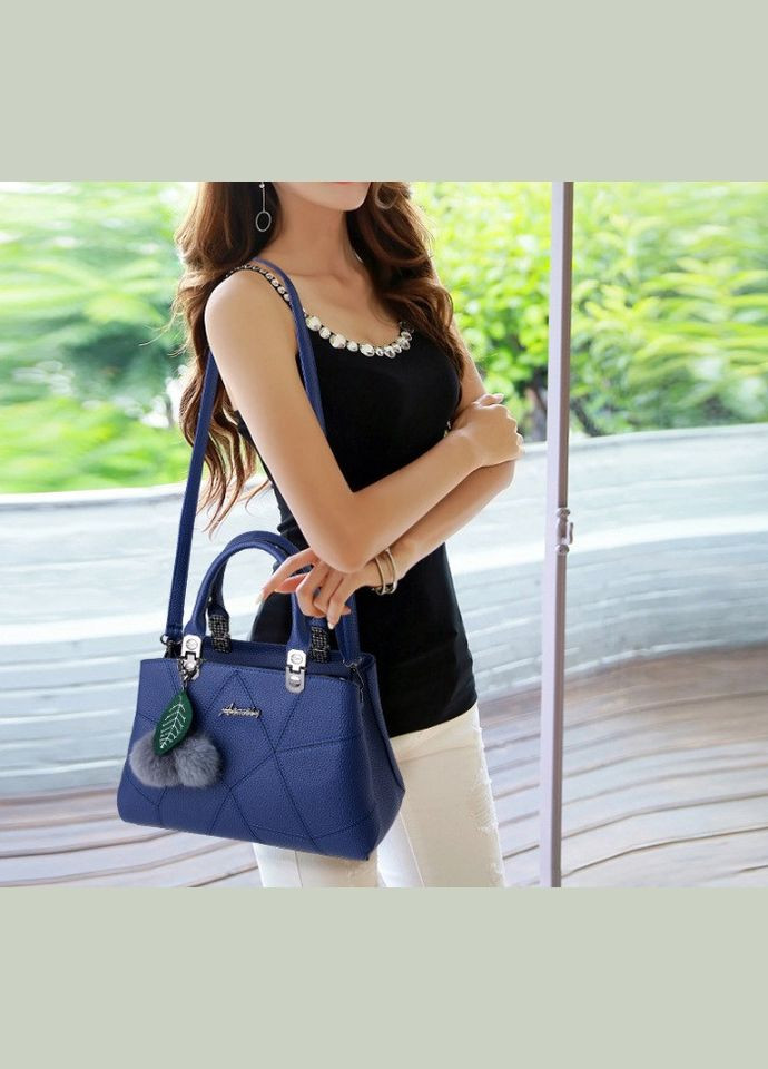 Модная женская сумка с брелоком шариком, женская сумочка на плечо с меховой подвеской Синий PTR No Brand (334730991)