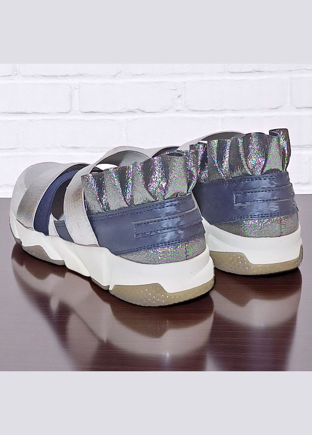 Серебристые всесезонные ортопедические кроссовки для девочки Сказка