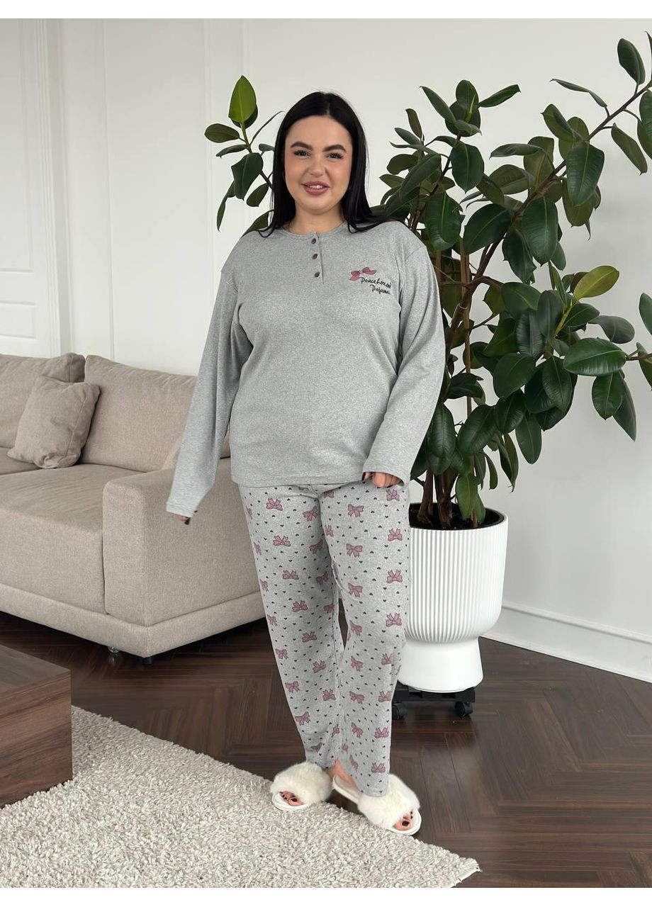 Сіра жіноча піжама plus size сіра з принтом бантиків / піжама жіноча великих розмірів сіра трикотажна бантики No Brand
