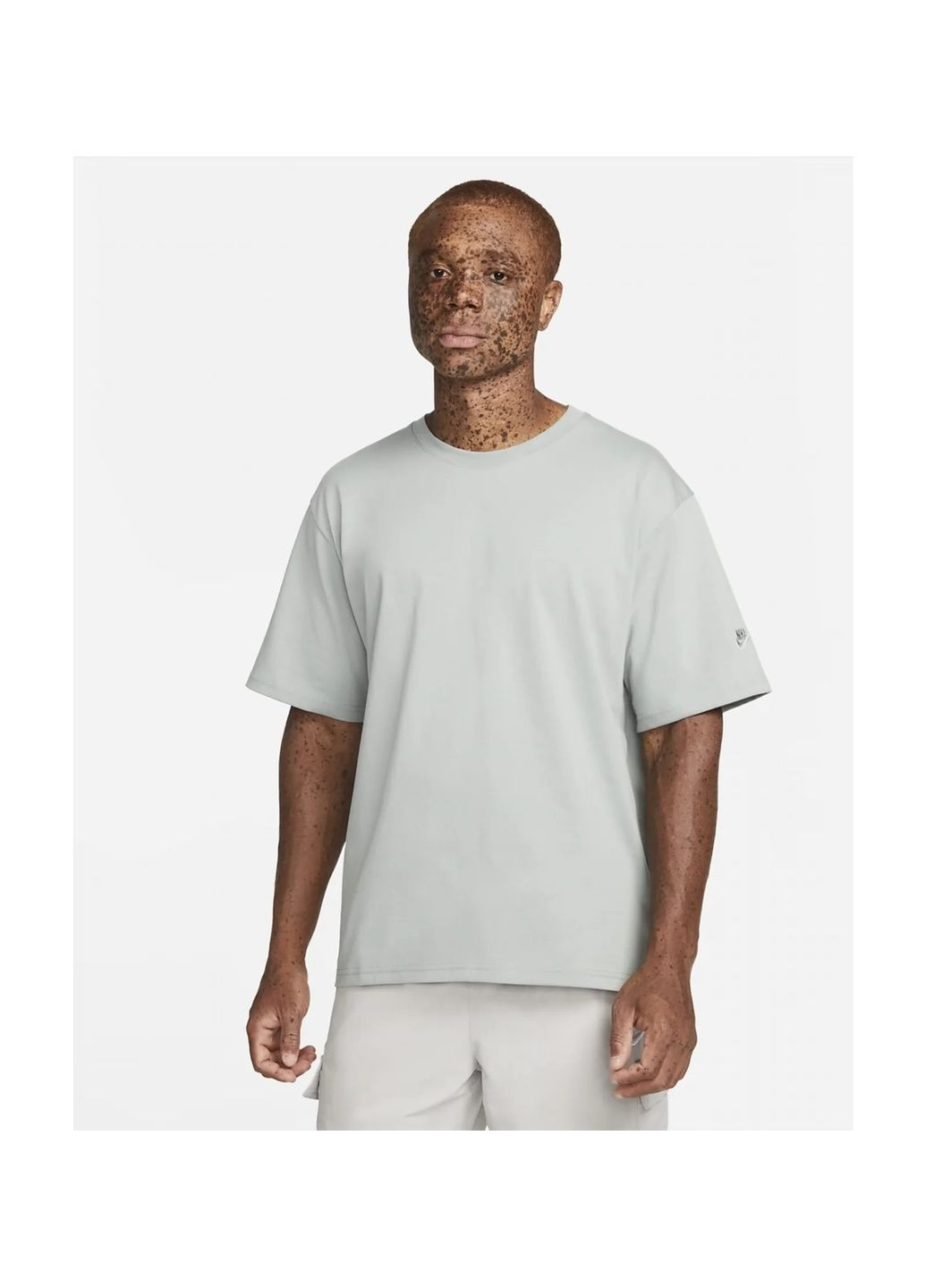 Сіра футболка чоловіча sportswear tech pack grey fb4395-330 Nike
