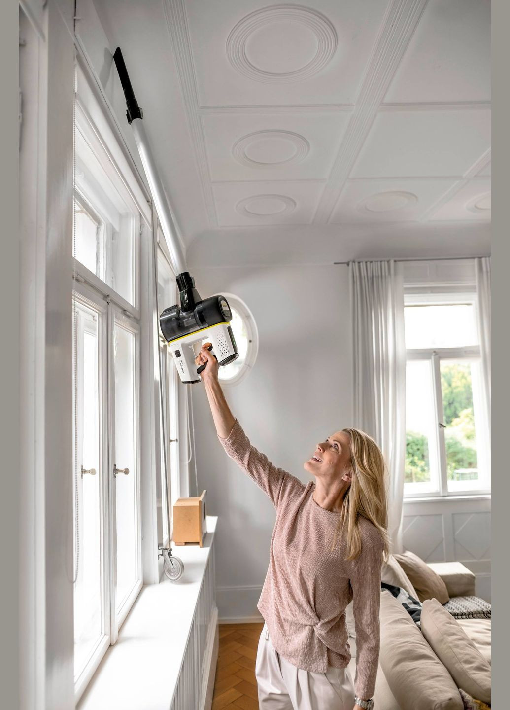 Пилосос безпровідний VC 7 Cordless yourMax, 350Вт, конт пил -0.8л, автон. робота до 60хв, вага-2.57кг, HEPA 12, білий KARCHER (314976209)