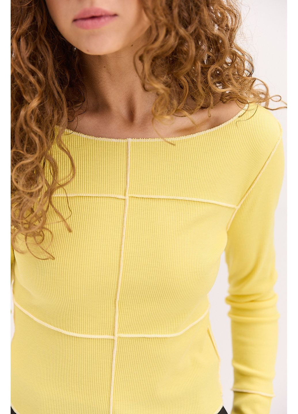 Женский лонгслив в розовый рубчик со швами наизнанку Arjen (361056825)