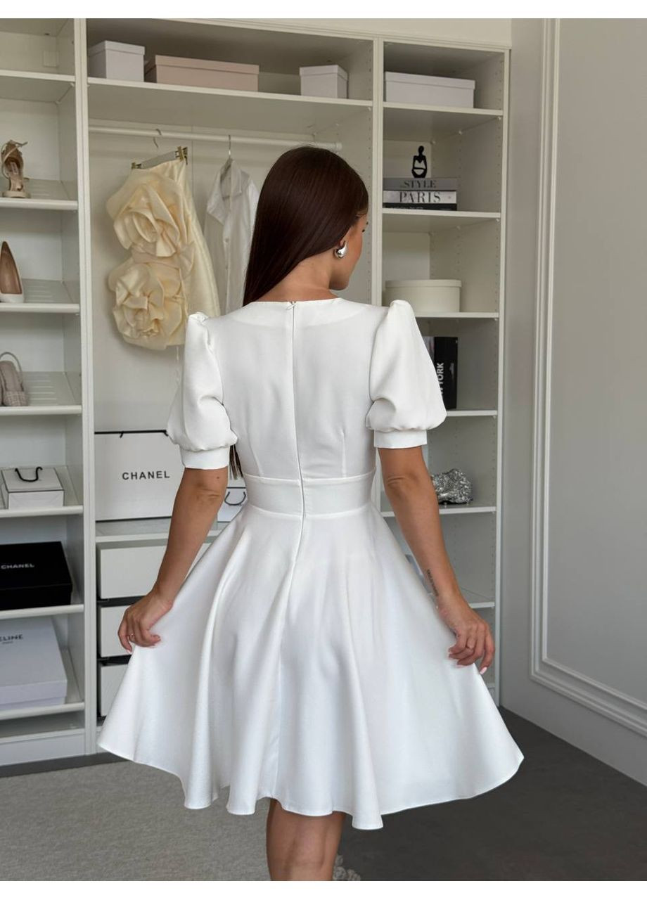 Молочное вечернее женское платье с вышивкой в зоне декольте и талии. с юбкой-солнце MonCher