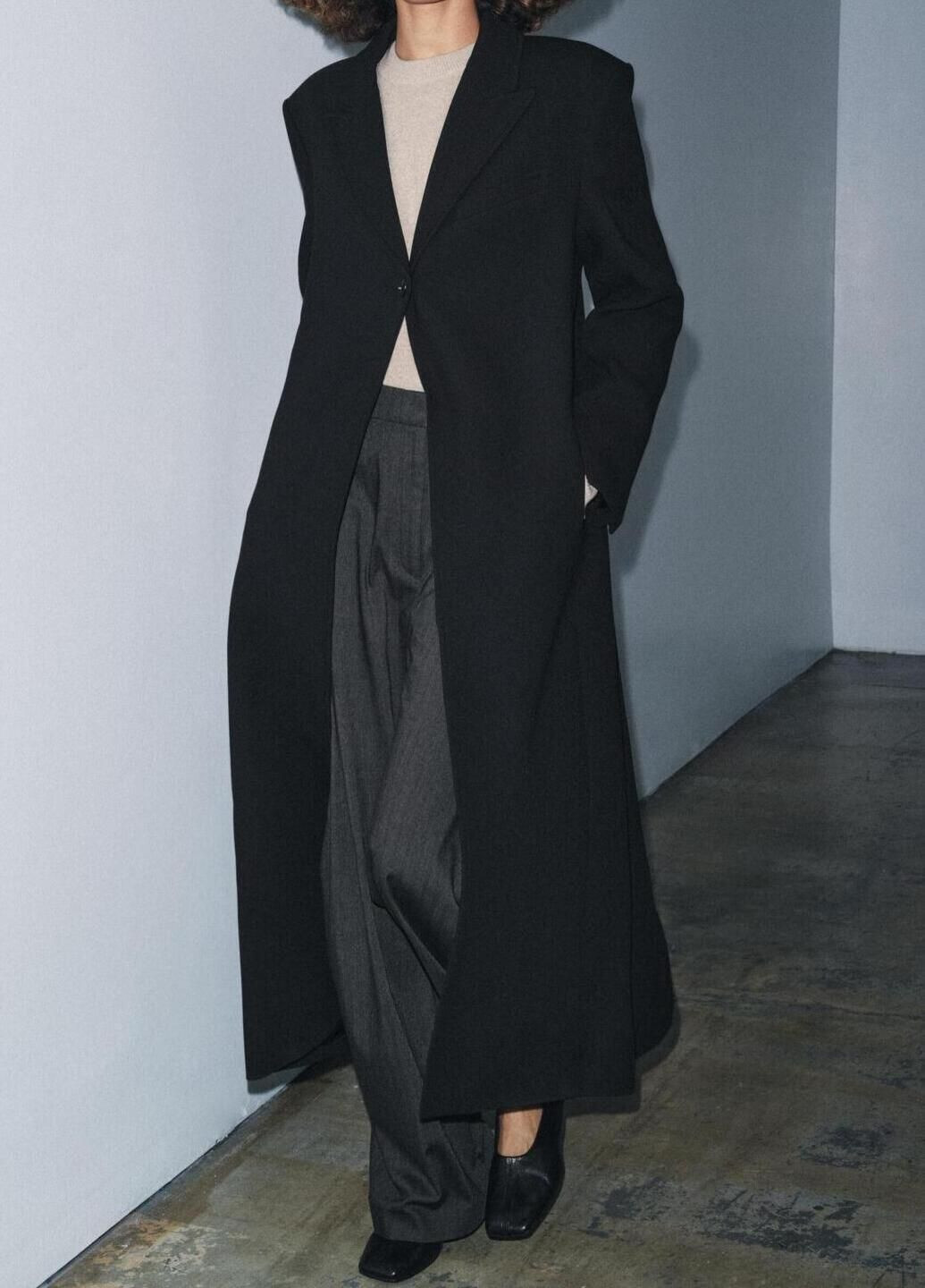 Чорне демісезонне Пальто Zara