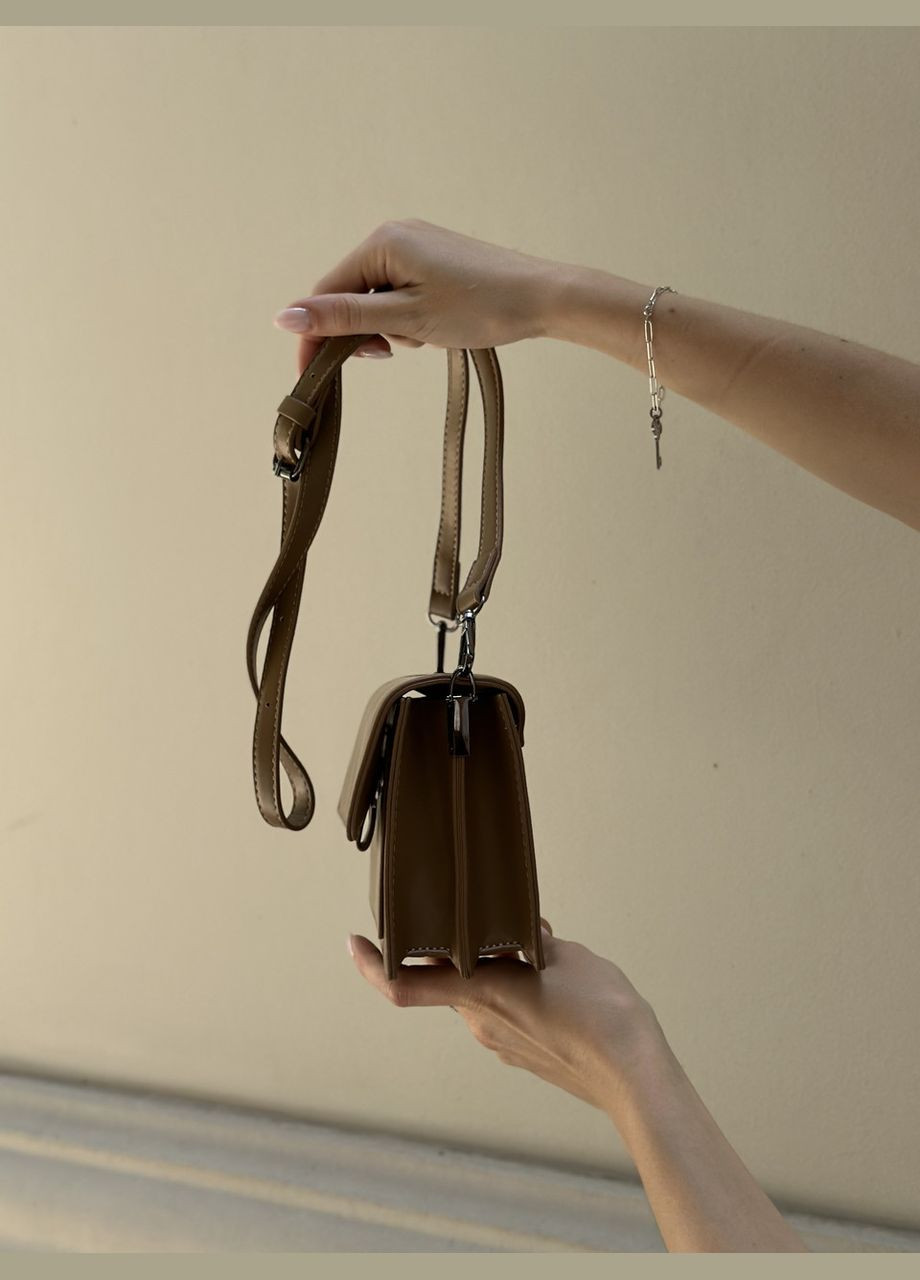 Женская бежевая классическая сумка большая 2834-4 на ремне кросс-боди на три отдела No Brand (299279325)