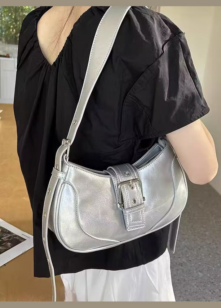 Жіноча сумка багет срібна No Brand (303323073)