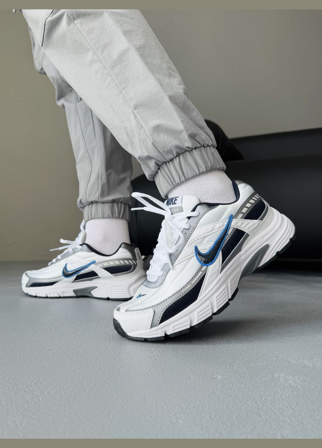 Белые демисезонные кроссовки мужские nike initiator white grey blue | найк инициатор белые No Brand